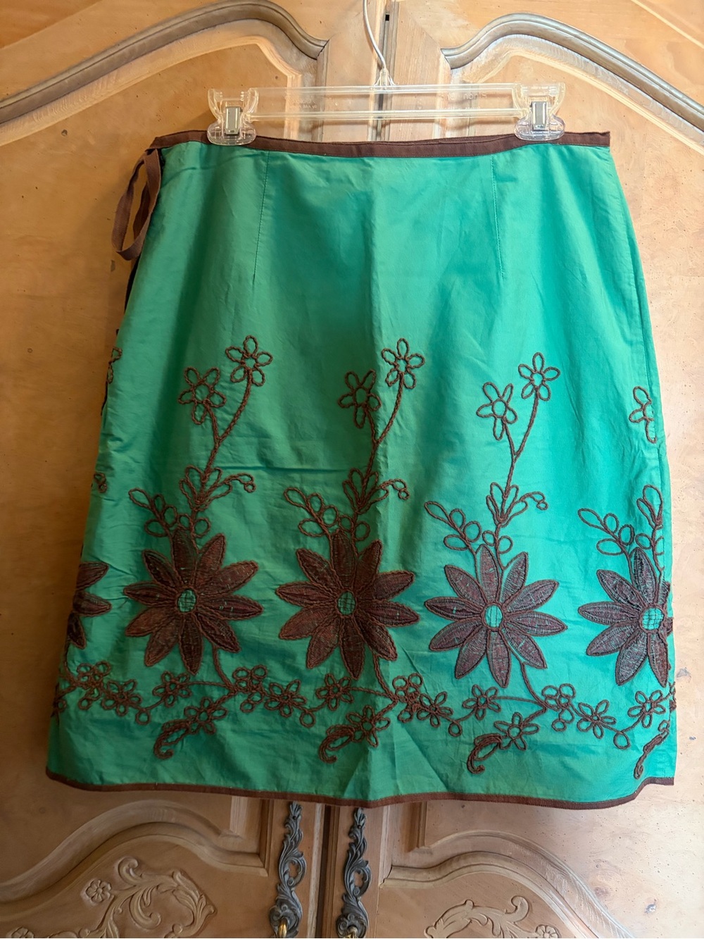 Max Studio Green Skirt with Brown Floral Embroidery, side zipper and tie. - Picture 2 of 3